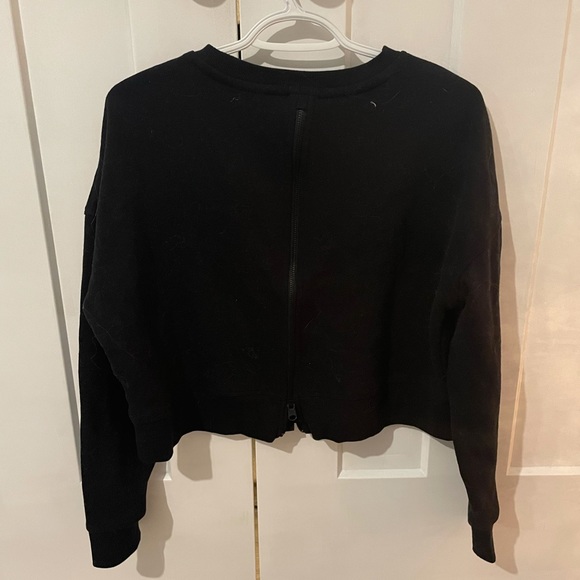 Brand new Calvin Klein performance crop sweater. - Picture 3 of 8